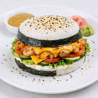 Sushi burger s piletinom 430g