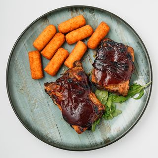 Svinjska BBQ rebarca s kroketima