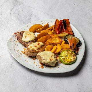 Svinjski file sa krompirom i povrćem