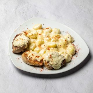 Svinjski medaljoni sa četiri vrste sira