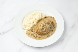 Svinjski ombulić u umaku s prilogom