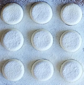 СЫРНИКИ САМА ЛЕПИЛА С КУРАГОЙ 0.5кг