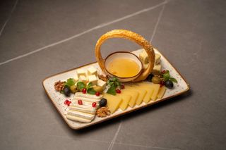 Сырное ассорти (300г)