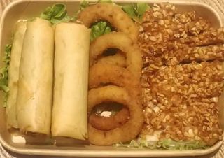 T4- Mix Crepe, Cebola Frita e Frango com Amêndoa