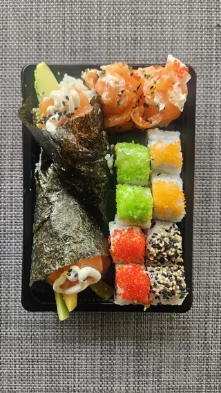 T503 - Califórnia de Salmão, Temaki e Gunkan