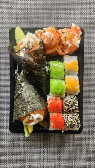 T503 - Califórnia de Salmão, Temaki e Gunkan