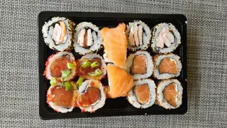 T507 - Califórnia Sushi Camarão Salmão e Atum