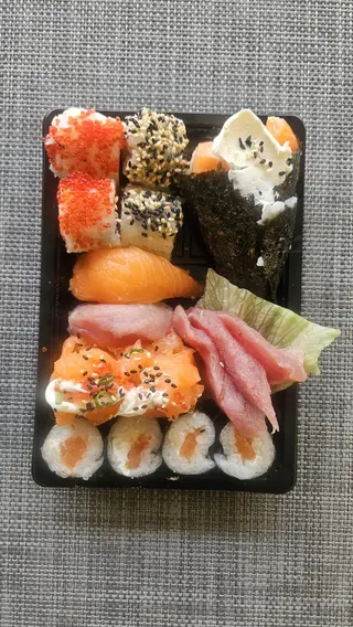 T510 - Sushi Temaki, Sashimi, Nigiri Misto