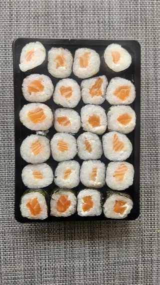 T522 - Hosomaki Salmão com Queijo