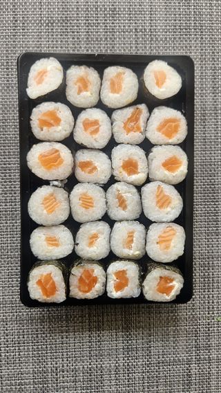T522 - Hosomaki Salmão com Queijo