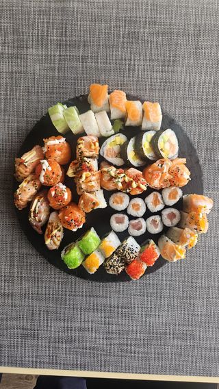 T601 - 48 Peças Sushi Misto