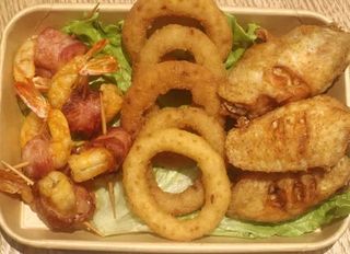 T6- Camarão com Bacon, Cebola Frita e Asas de Frango