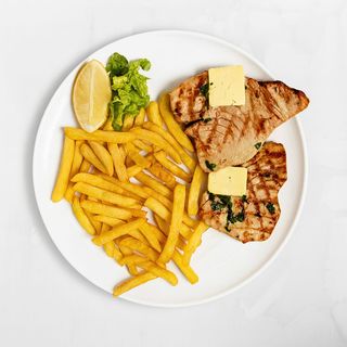 Tuna steak s pomfritom