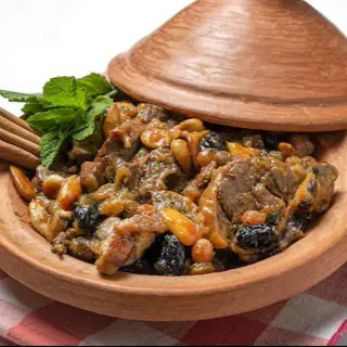 Tajine de Carne com Cebola e Passas, Azeitonas e Ameixa