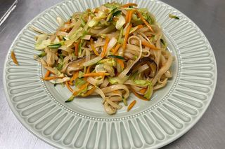 Tagliatelle di riso con verdura（素河粉）