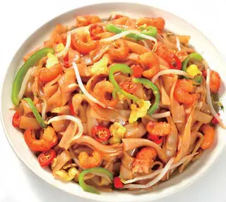 061 Tagliatelle di riso saltate con vitello e verdure