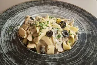 Tagliatelle mushroom with black olives