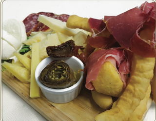 Tagliere "La terrazza" con chiacchere e crudo