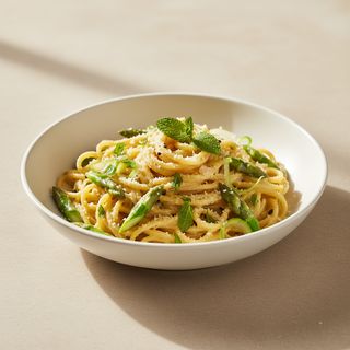 Tagliolini ai formaggi, asparagi e menta