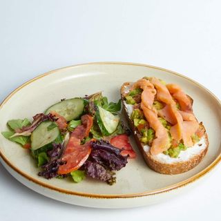 Тартин с гуакамоле и семгой (200г)