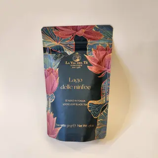 Te nero lago delle ninfee
