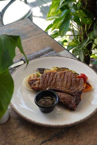 Ти-Бон стейк с овощами гриль (300г)