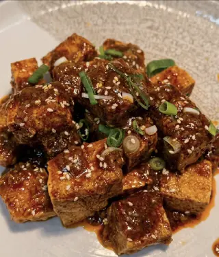 Tofu con salsa di pepe e aglio