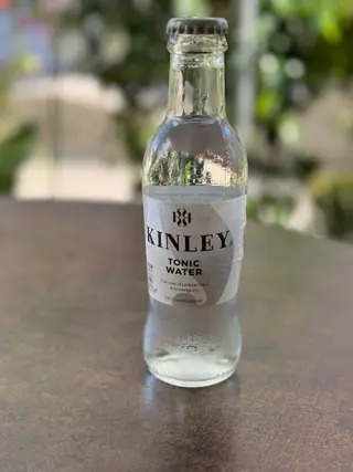 Tonica in vetro Kinley