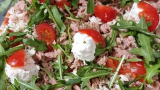 Tonno, ricotta, pomodorini e rucola