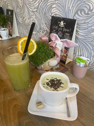 Homemade topla čokolada pistacija