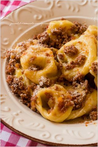 Tortelli mugellani al ragù di carne toscana