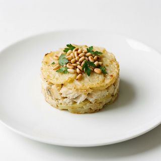 Tortino di pesce fresco con patate e pinoli