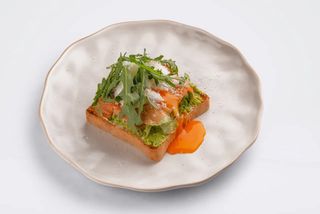 Тост с лососем (220г)