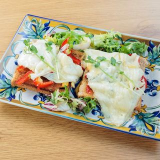 Tost sa jajetom i ricottom