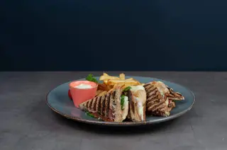 Tost sendvič sa piletinom