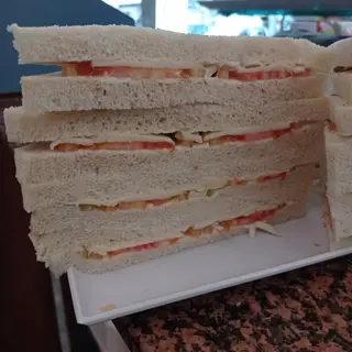 Tramezzino gamberetti, salsa rosa, lattuga