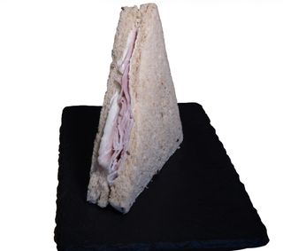 Tramezzino prosciutto e mozzarell