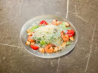 Цезарь с сёмгой и креветками (280г)