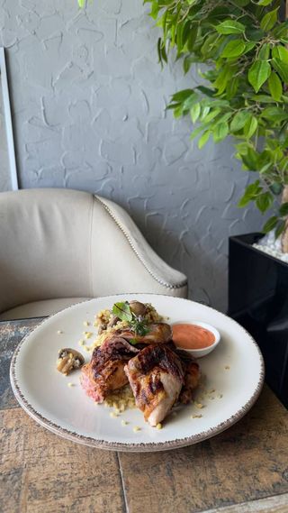 Цыпленок табака с булгуром и грибами (300г)