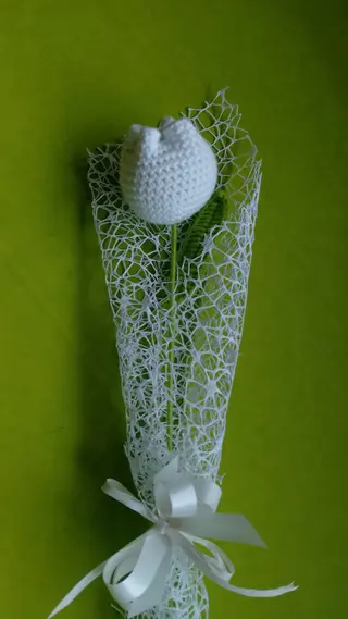 Tulipano bianco a uncinetto