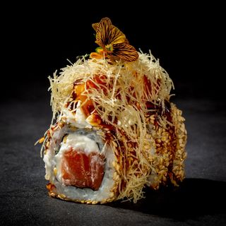 U04. Special salmon mango roll