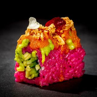 U06. Pink yasai roll