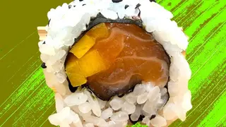 U12-uramaki salmone mandorla