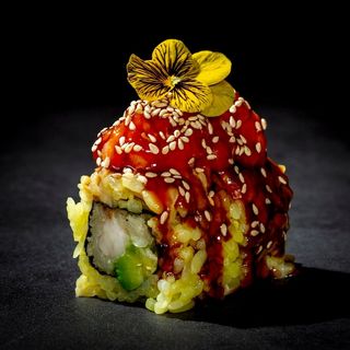 UGV13. Saffron dragon roll