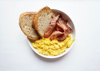 Uova classiche con pancetta