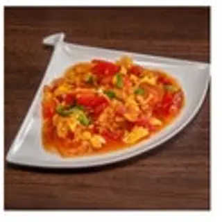 Uova saltate con pomodori