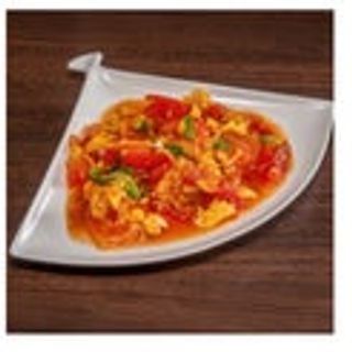 Uova saltate con pomodori