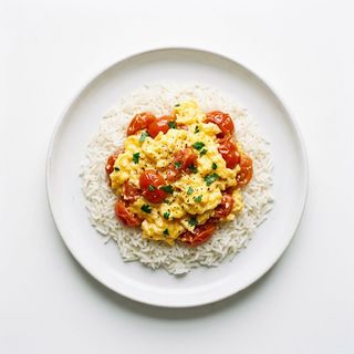 Uova strapazzate e pomodoro