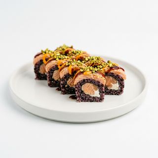 Uramaki black almond