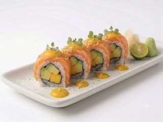 Uramaki sake mango